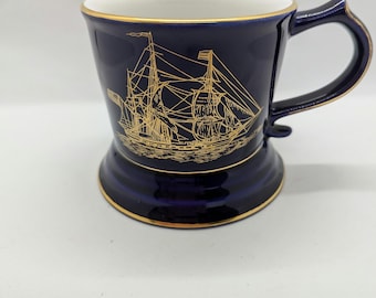 Taza vintage azul cobalto.