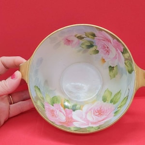 Vintage Nippon handle bowl. This is a beautiful hand painted bowl that is in perfect condition. Marked Nippon. Hand painted flowers.