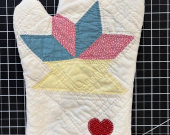 Vintage Hand-Quilted Grandmother’s Flower Basket Oven Mitt