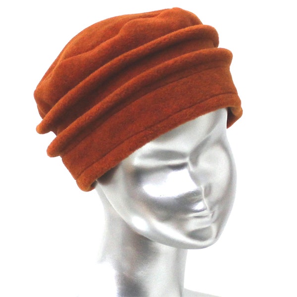chapeau, toque femme orange en polaire. 8 couleurs disponibles. Fabrication française
