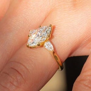 Three Stone Ring Marquise Cut Moissanite Engagement Ring Women&#39;s Diamond Wedding Ring with Pear Side Stone 14k Solid Gold Promise Ring