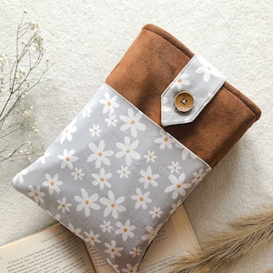 Daisy Book Sleeve for Books with closure, Kindle Sleeve, Kindle Cover, Kindle Paperwhite 2021 Case, Paperback Book Cover, Book Club Gifts