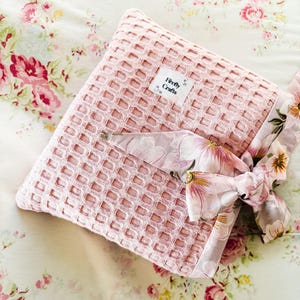Pochette rose gaufrée pour livre bouffante avec noeud, bibliothèque en tissu, pochette souple pour livre, étui Kindle, pochette pour Kindle, portefeuille pour livre, housse pour Kindle, pochette pour iPad