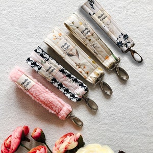 Llavero de pulsera, cordón de muñeca coqueto, llavero de pulsera beige, llavero de pulsera rosa, estética de chica suave, llavero de pulsera femenino
