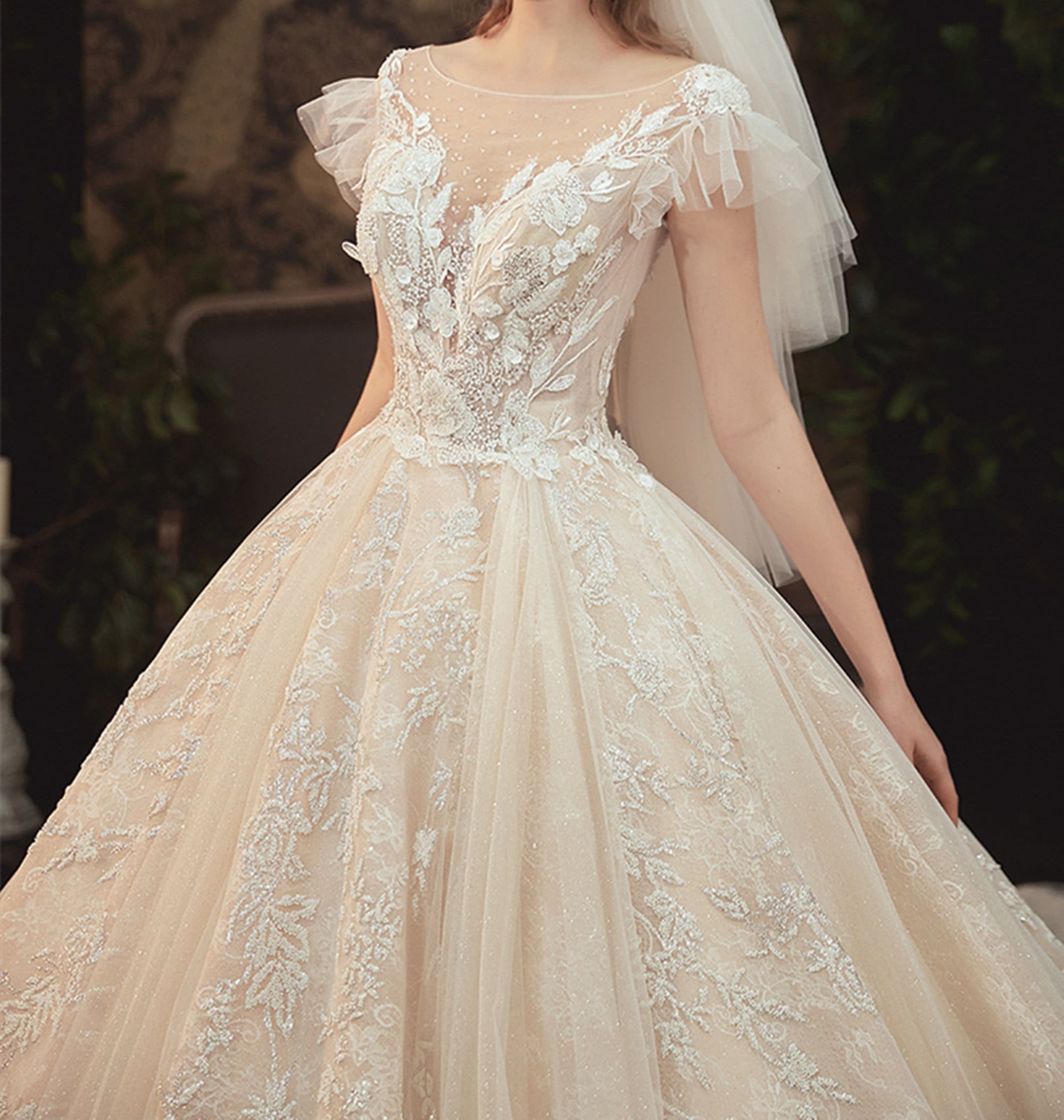 Gorgeous Applique Detail Backless Lace Up Slip Wedding Dress