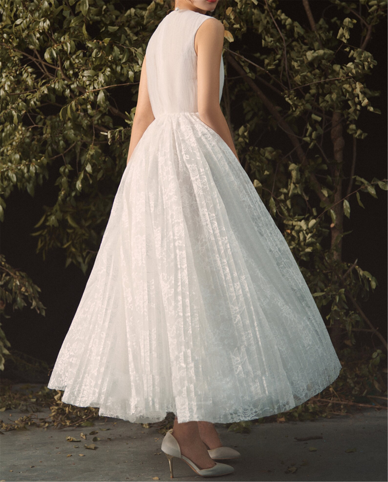 Ivory Lace A-Line Scoop Neck Sleeveless Court Wedding Dress main image 1