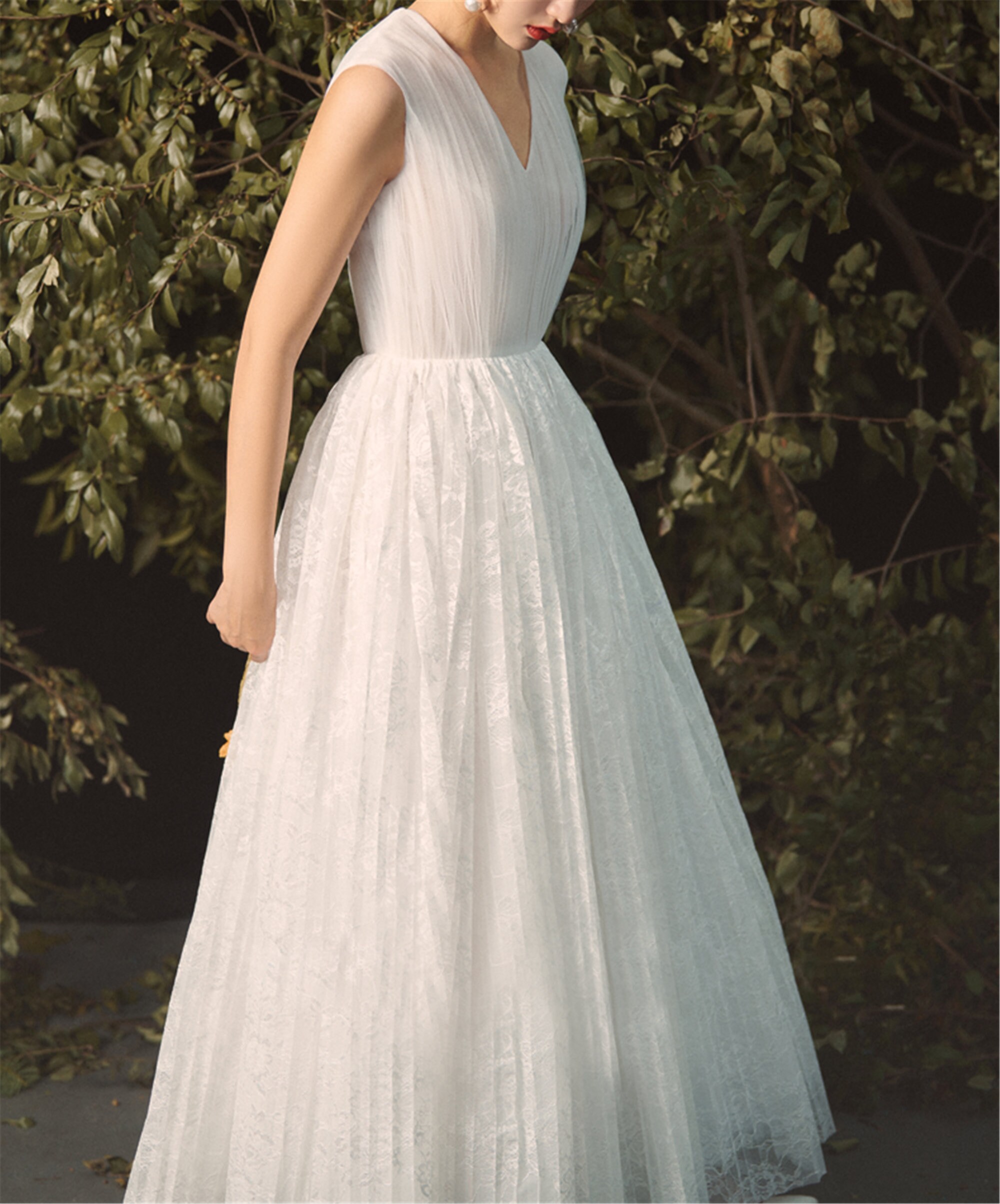Chic High Low Straps Sleeveless Ivory Satin Wedding Dresses With Ruffles