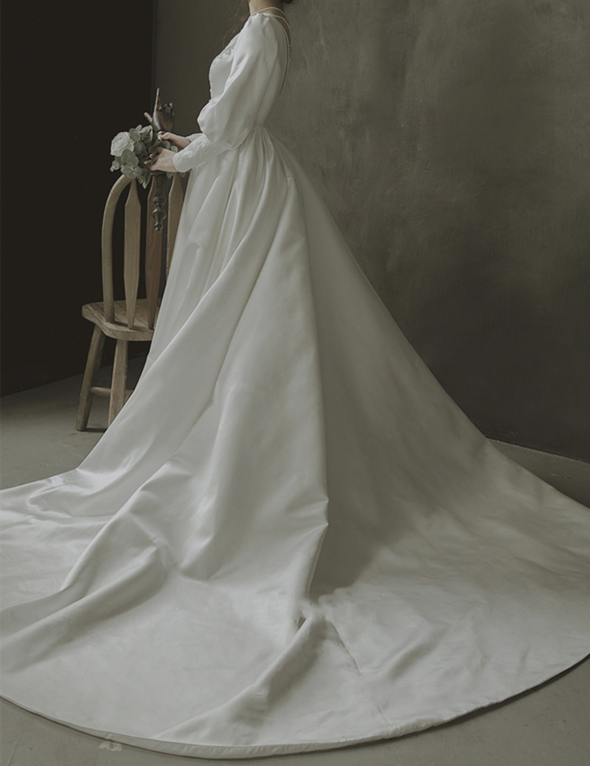 Vintage Lace Bridal Wedding Dress Elegant Pearl Satin Bridal Dress White V  Neck Wedding Dress Bridal Cathedral Wedding Dress 60cm Train -  Canada