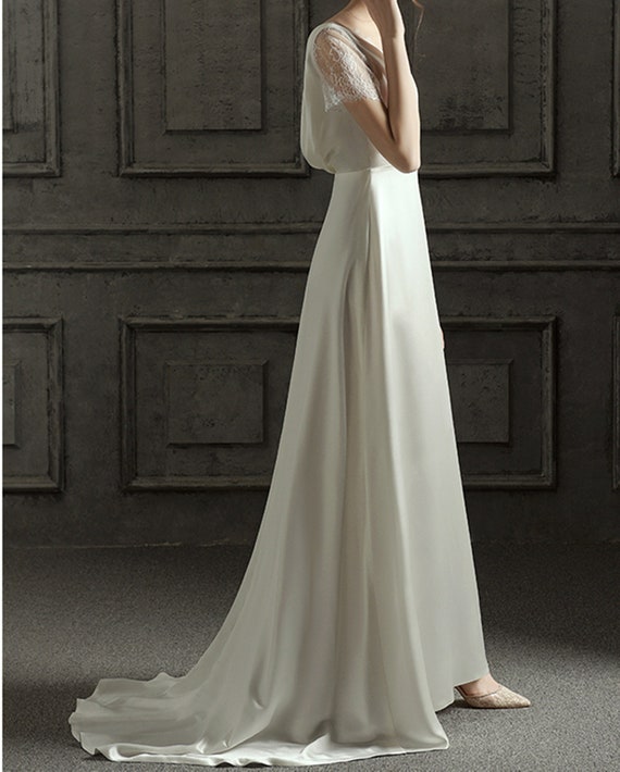 Elegant Lace Wedding Dress Vintage Ivory Bridal Dress Minimalist