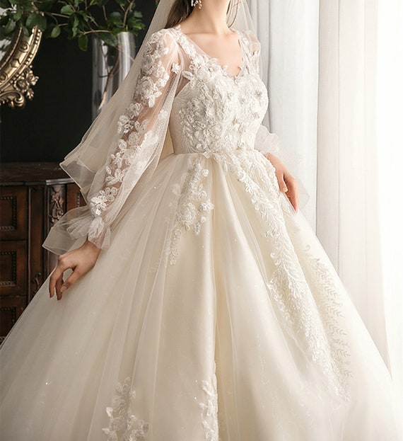 Gorgeous Lace Applique Wedding Dress Boat Neck Long Sleeve Chapel