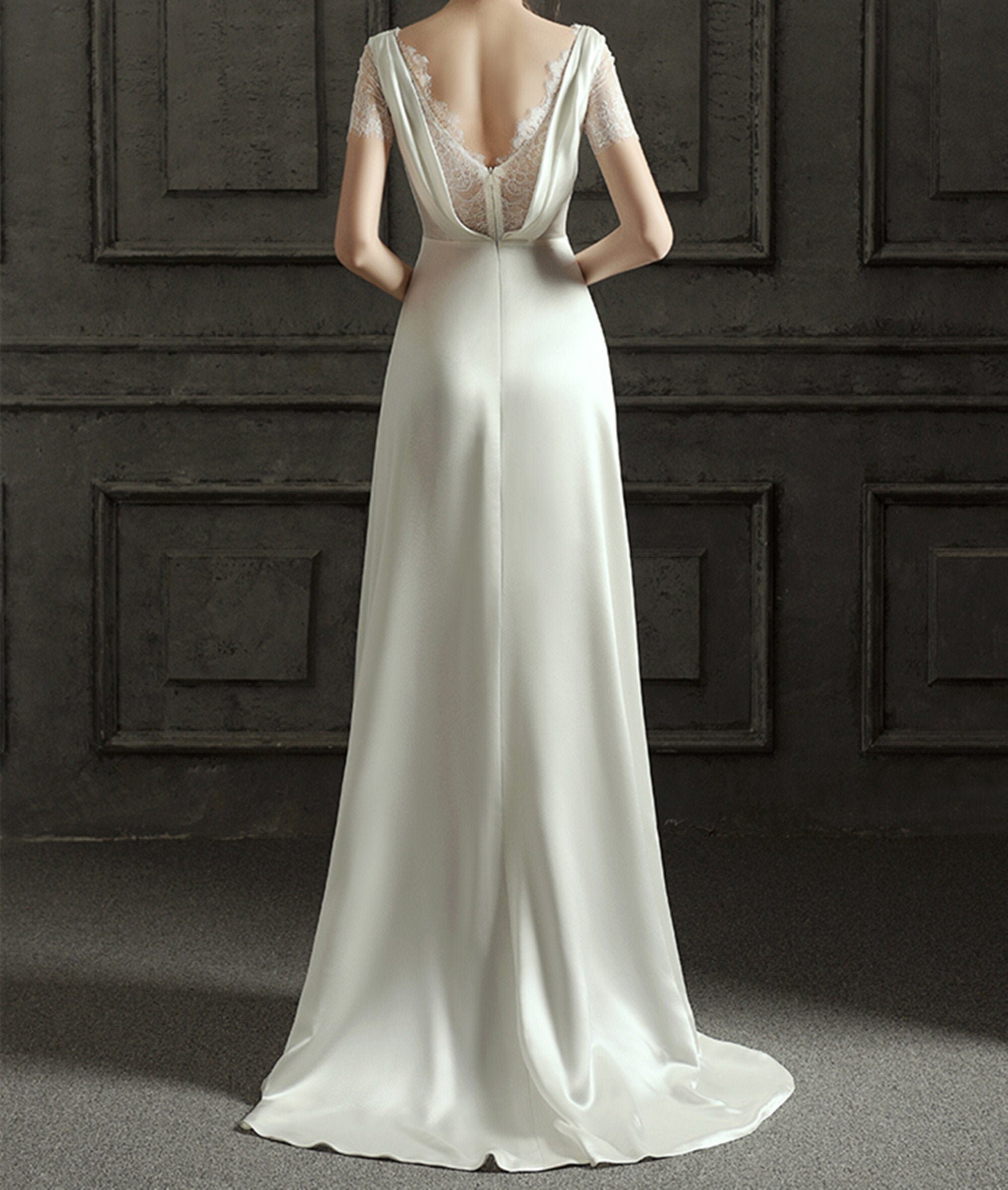 Timeless Vintage Wedding Dresses in Ivory: Elegance from the Past