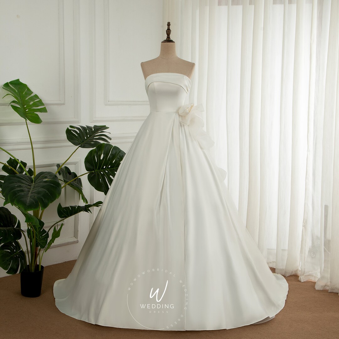 Minimalist Sky Blue Strapless Sleeveless Satin Wedding Dresses A-Line Long With Pleats