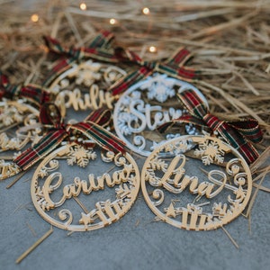 Palline di Natale personalizzate con nome, etichette regalo di NATALE, decorazioni in legno a forma di fiocco di neve, decorazioni natalizie, ciondolo per albero di Natale