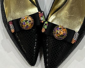 Presilhas de sapato de Halloween, laços de resina com confeitos de doces