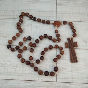 Kreuz Halskette große Holzperlen, Holzkreuz mit Holzperlen, Rosenkranz XXL Extra Langes großes Holzperlen Kreuz