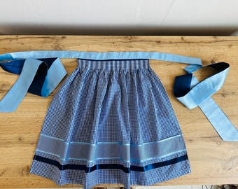 NIEMALS BENUTZT - Blaue Baumwollschürze mit Rundholz-Schleife