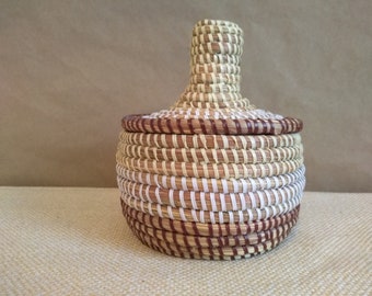 Vintage Straw Box, Vintage jewelry box, Straw box, Folk Art Jewellery Box