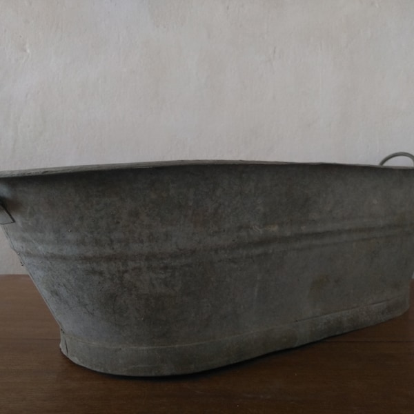 Abbeveratoio galvanizzato vintage, vasca da bagno per bambini antichi, vecchia luce galvanizzata, vassoio da bagno vintage, metallo galvanizzato vintage, vasca da bagno in metallo antico