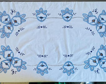 Vintage cutwork machine embroidery tablecloth - (2)