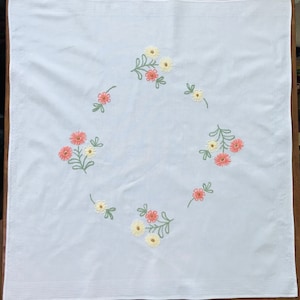 Vintage handmade embroidery flowers tablecloth - Embroidered tablecloth