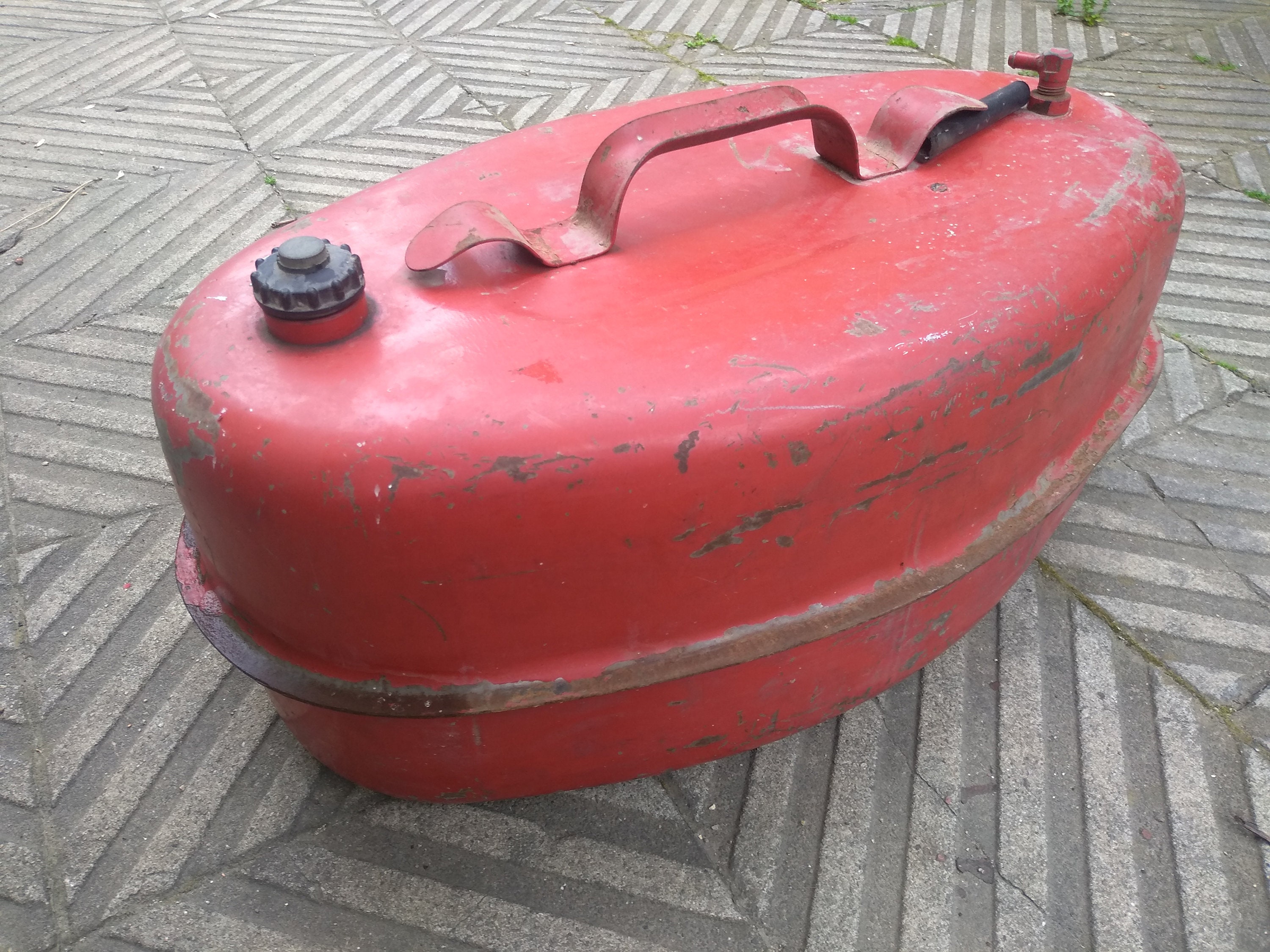 Tanica per carburante in metallo d'epoca, Tanica per carburante d'epoca, Contenitore per benzina, Serbatoio per benzina, Serbatoio per benzina