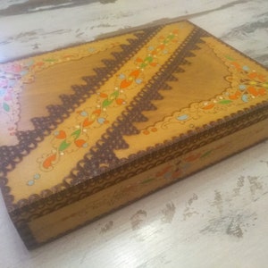 Vintage wooden box, Vintage Pyrography box, Memory Box, Vintage handmade wooden box, Retro box
