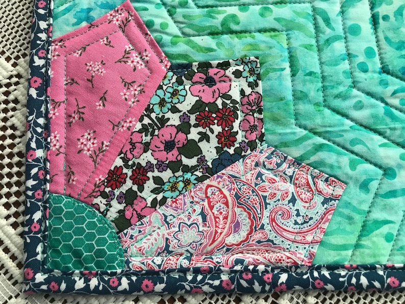 Teal Grandma/'s Fan Quilt Block Mug Rug ~ Pink Navy /& White Vintage Style Fabric Mug Mat