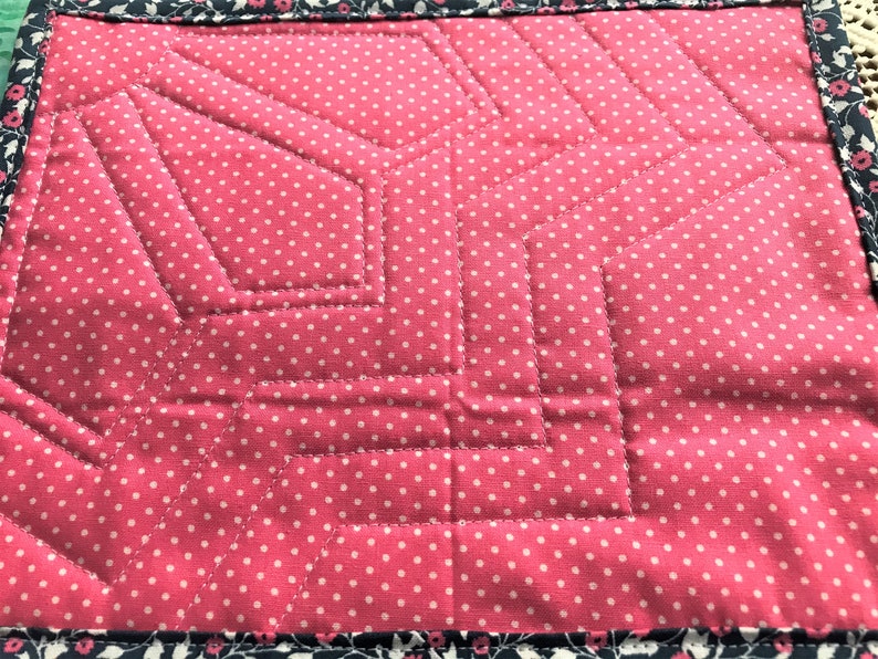 Teal Grandma/'s Fan Quilt Block Mug Rug ~ Pink Navy /& White Vintage Style Fabric Mug Mat