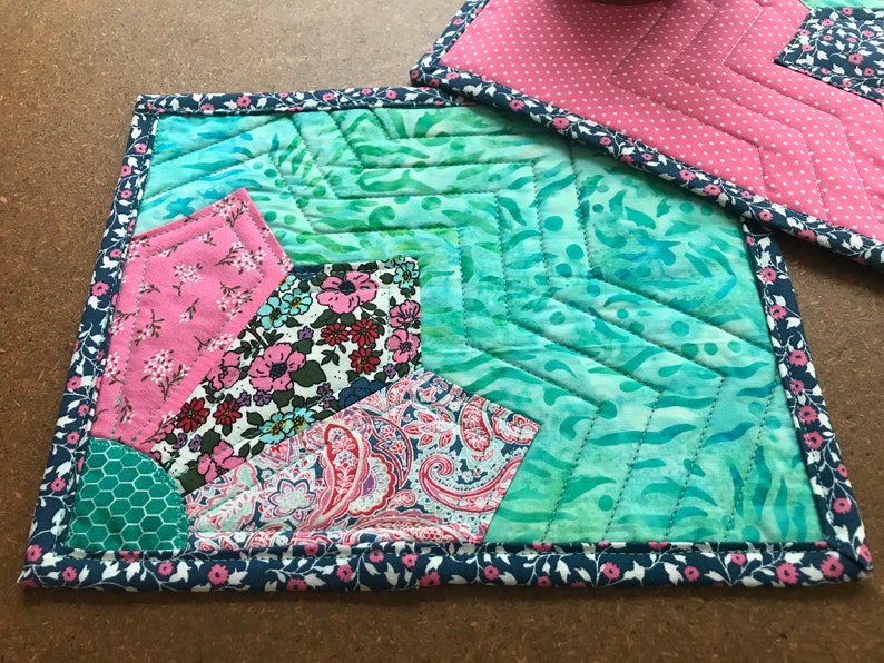 Teal Grandma/'s Fan Quilt Block Mug Rug ~ Pink Navy /& White Vintage Style Fabric Mug Mat