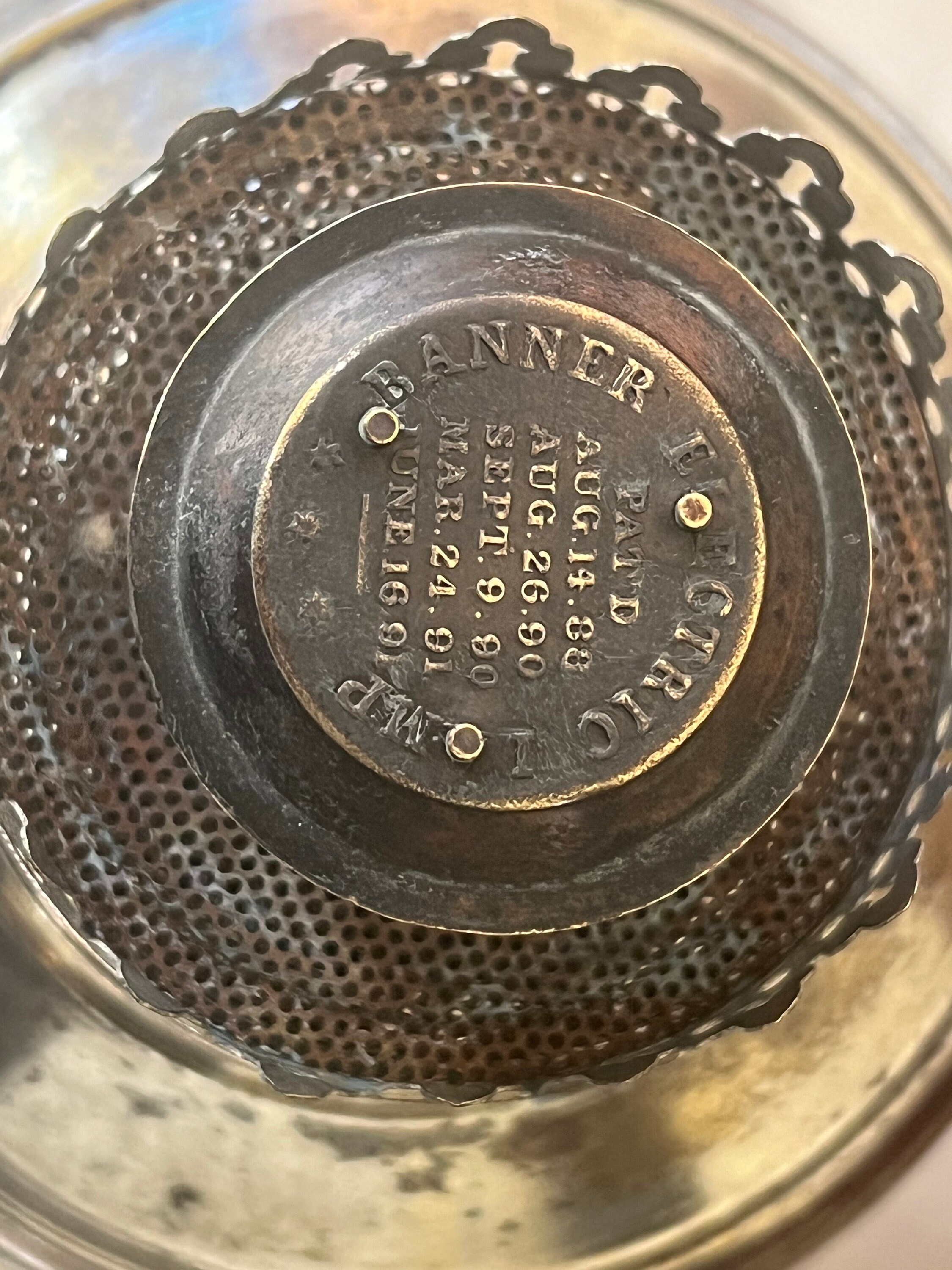 Plume and Atwood P&A Company banner Electric Center Draft Oil Lamp Item