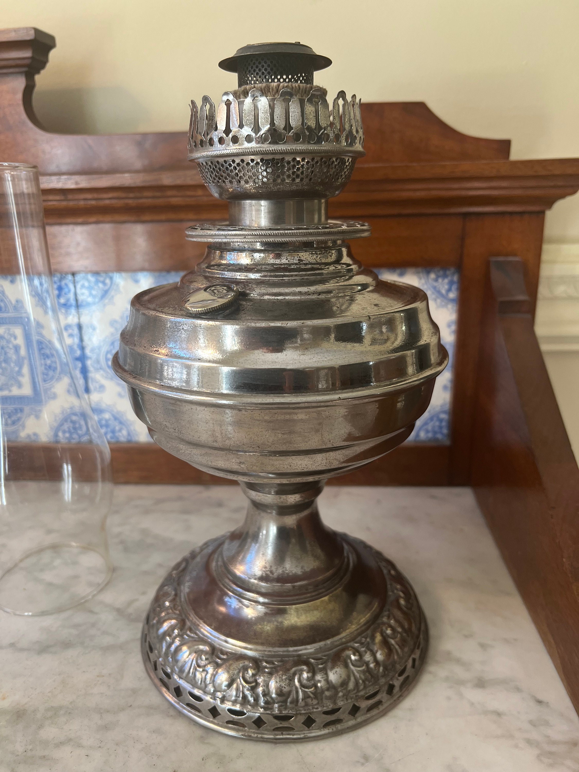 Plume and Atwood P&A Company banner Electric Center Draft Oil Lamp Item