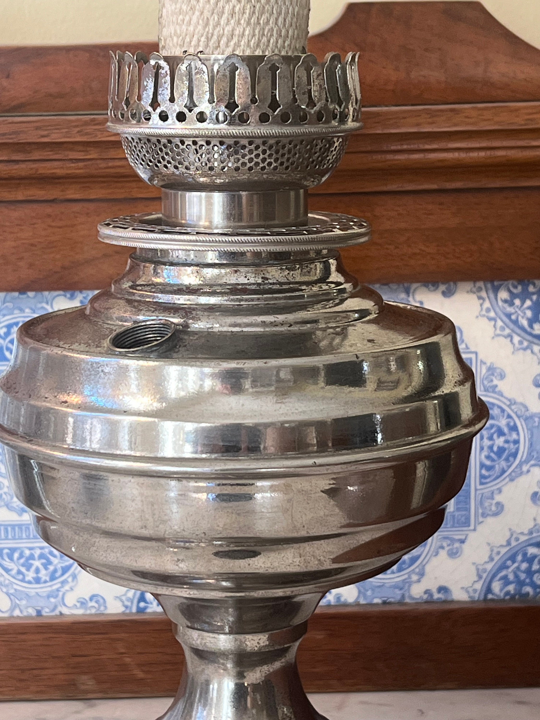 Plume and Atwood P&A Company banner Electric Center Draft Oil Lamp Item