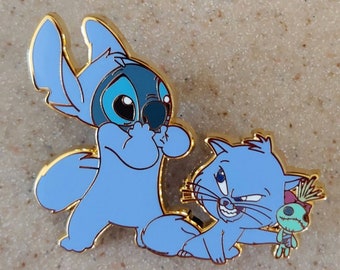 Fantasy Pin - Disney Cats - Stitch with Yzma Kitten being mean with Scrump