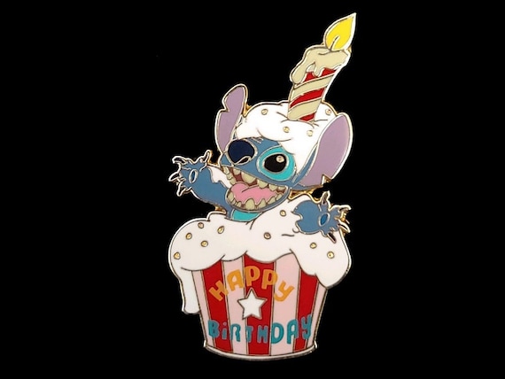 Disney Pin Stitch Joyeux Anniversaire Cupcake & Bougie sur Sa Tête