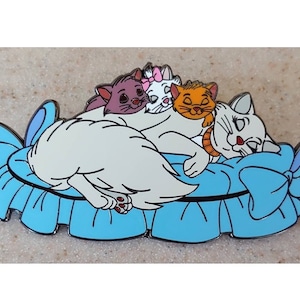 Fantasy Pin - Disney Aristocats Duchess with Kittens Berlioz Marie & Toulouse napping on a blue pillow LE 150