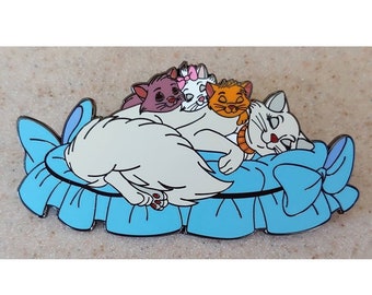 Fantasy Pin - Disney Aristocats Duchess with Kittens Berlioz Marie & Toulouse napping on a blue pillow LE 150