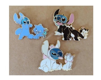 Fantasy Pin - Disney Stitch being harassed by cats - Figaro Marie and Yzma