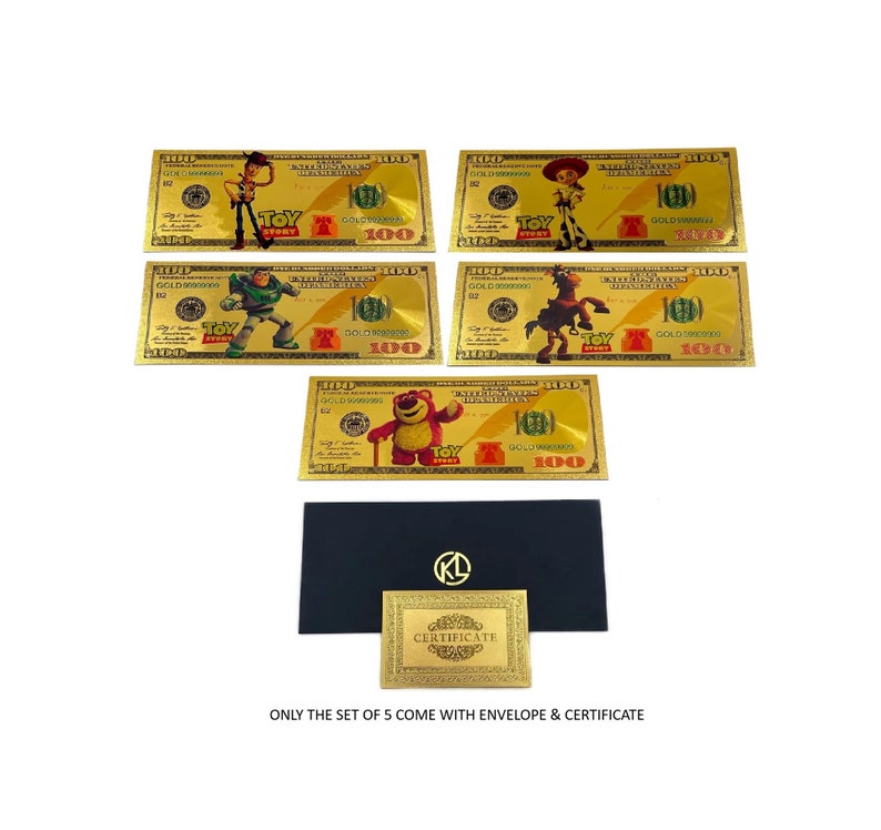 K&ouml;nnte beinhalten: Satz von f&uuml;nf goldfarbenen Toy Story-Motiven im Wert von 100 $ mit Woody, Buzz Lightyear, Jessie, Rex und Bullseye. Die Scheine werden mit einem schwarzen Umschlag und einem goldfarbenen Zertifikat geliefert.
