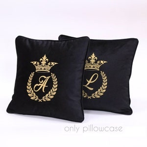 Initial cushion cover / Personalized cushion case / Decorative pillowcase / Velvet pillow / Home decoration / Embroidered Crown Letter