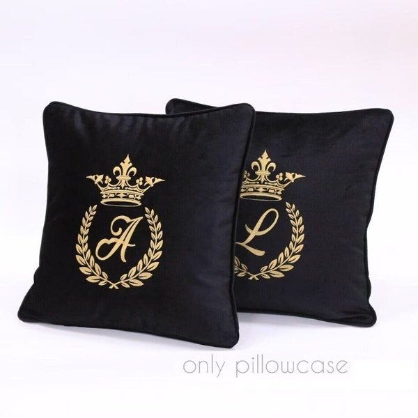 Initial cushion cover / Personalized cushion case / Decorative pillowcase / Velvet pillow / Home decoration / Embroidered Crown Letter