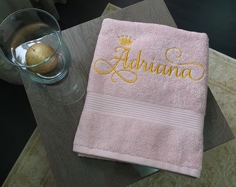 Personalized name towel with crown / Embroidered initials / Towel embroidery / Gift for her / Gift for him / Gift for couple