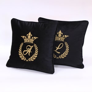 Initial cushion / Personalised cushion / Decorative pillow / Velvet decoration / Home decor / Embroidered / Crown Wreath Letter / Monogram