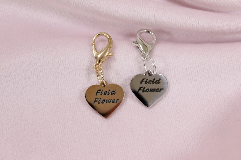 Custom bridle charm in heart shape, engraved with your horse’s name, attached to tack with sturdy clasp.