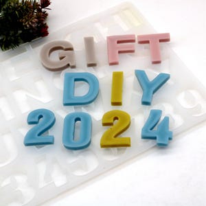 Molde de silicona 3D con letras y números para hacer colgantes, llaveros, pendientes y adornos de resina epoxi. Herramienta para crear letras.