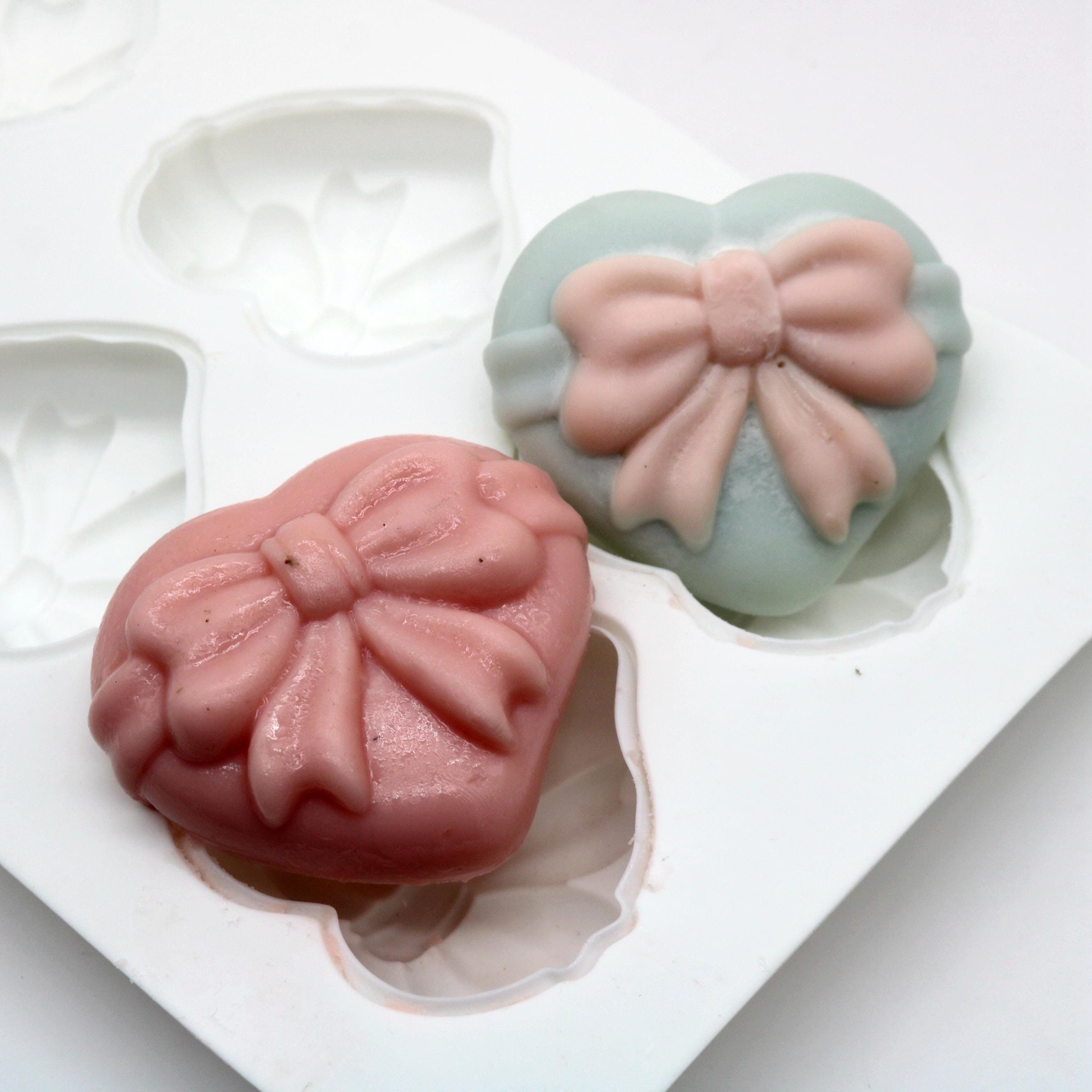 ハートリボンシリコン型：ムースケーキ、石鹸、ローションバー作り - Etsy 日本 Nalchois ウサギ型 シリコン型 3D 大きなシリコン ベーキング型 ムースケーキ フォンダン 石鹸 アイスクリーム用 くっつか 雪だるまフォンダン型シリコーンチョコレートキャンディ型クリスマス誕生日パーティーケーキデコレーションカップケーキ耐久性のあるギフト