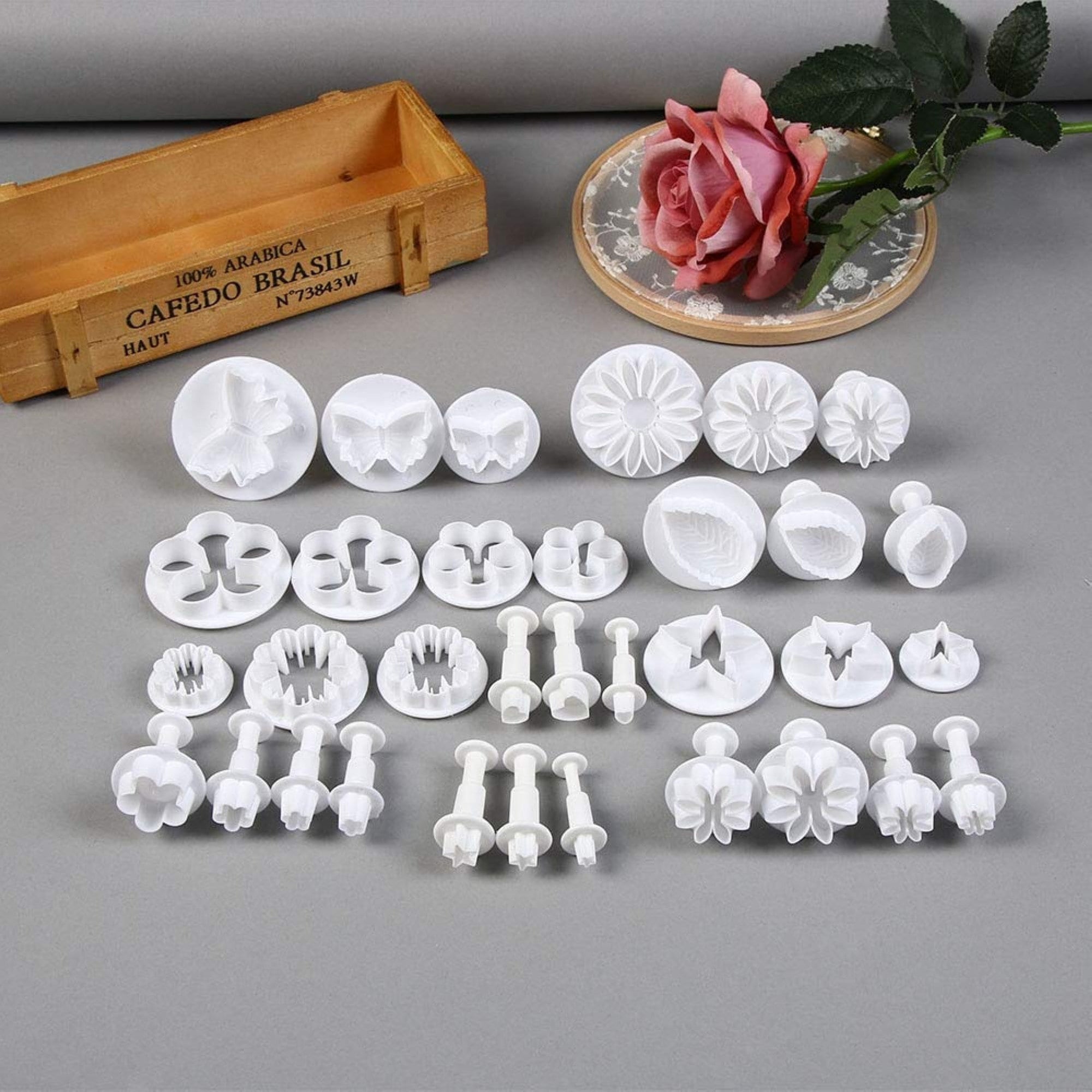 4pcs/Set Christmas Cookie Making Tools Press Decorate Christmas Gift Cake  Plastic Plunger Fondant Dough Cutter