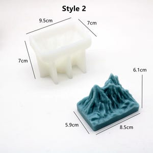 K&ouml;nnte beinhalten: Zwei Silikonformen zum Herstellen von Kunsthandwerk aus Harz. Die erste Form ist rechteckig und misst 9,5 cm x 7 cm. Die zweite Form ist bergartig und misst 6,1 cm x 8,5 cm.