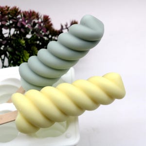 Screw Popsicle Mold: Silicone Ice Candy Maker with 30 Sticks