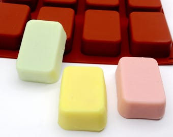 Conjunto de 12 moldes retangulares para sabonete, loção e barra. Ideal para fabricação de sabonetes, loções e outros produtos.