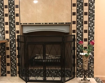 Fireplace screen with door